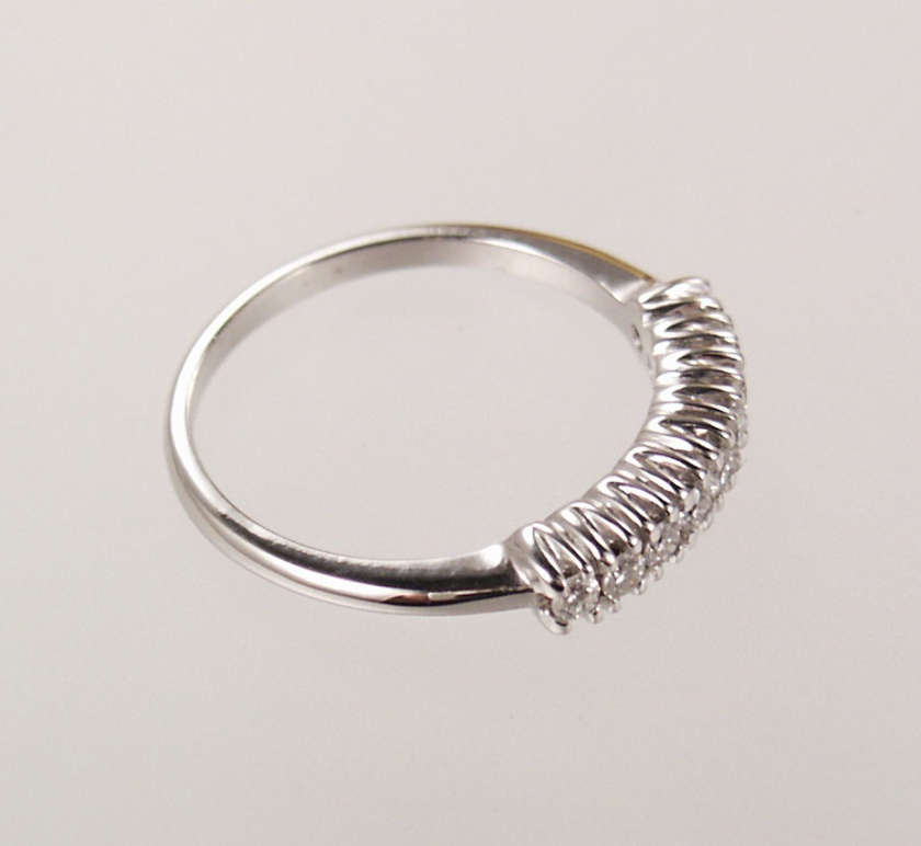 Anello Rivier con 9 Diamanti taglio brillante ct. 0,19 oro bianco cod. OD0006-3499