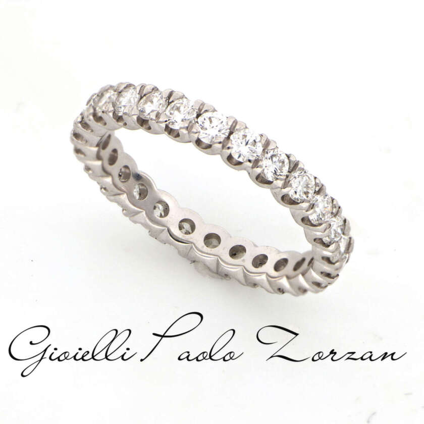 Anello eternity in oro bianco e diamanti ZRZ805