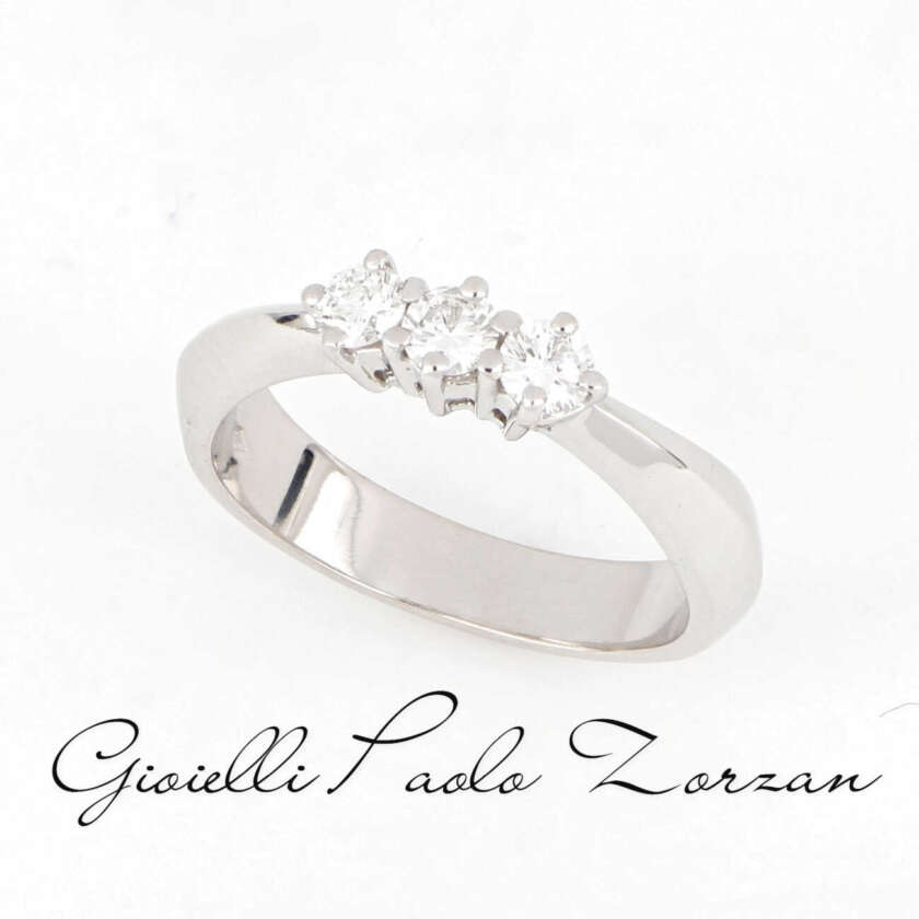 Anello Trilogy in Oro Bianco e Diamanti Naturali ct. 0.39 Ref. ANPZ2525