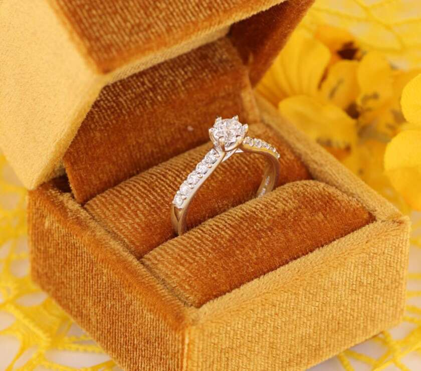 Anello solitario in oro bianco e diamanti naturali certificati GIA  ANPZ2549 - immagine 2