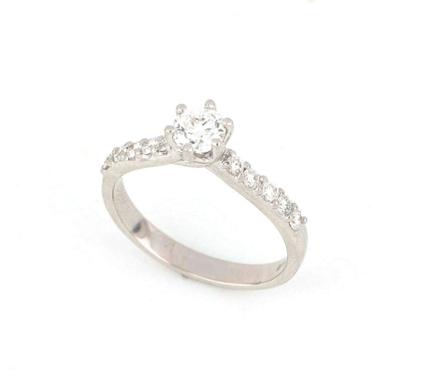 Anello solitario in oro bianco e diamanti naturali certificati GIA  ANPZ2549 - immagine 4