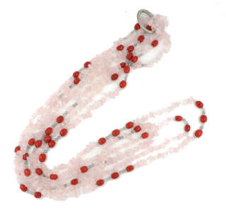 Collana lunga tre fili in metallo con quarzo rosa , labradorite,  ematite e corallo TRICE06  Collane Lunghe