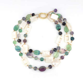 Collana tre giri in metallo fluorite e madreperla TRICE05  Girocolli